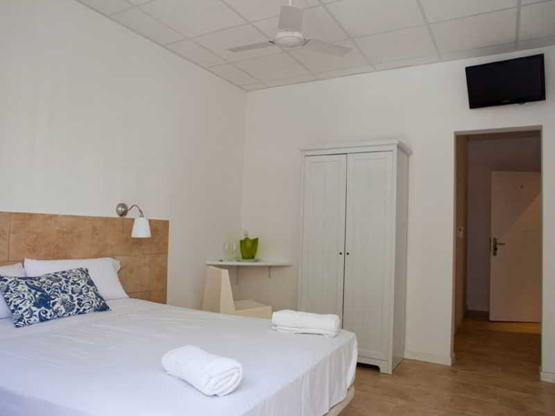 Hostal Martinval Barcelona Exterior photo