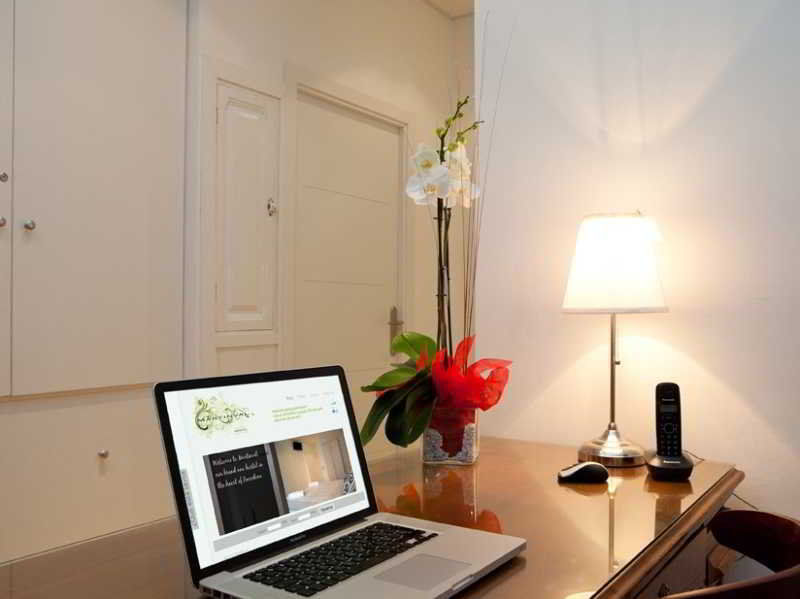 Hostal Martinval Barcelona Exterior photo