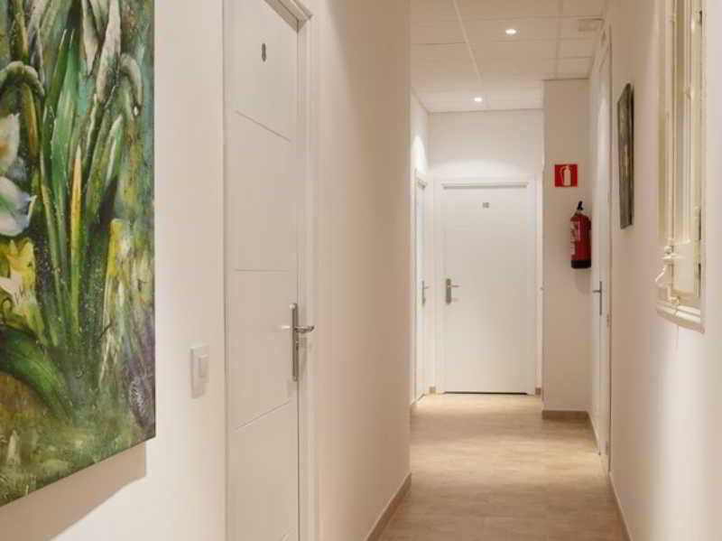 Hostal Martinval Barcelona Exterior photo