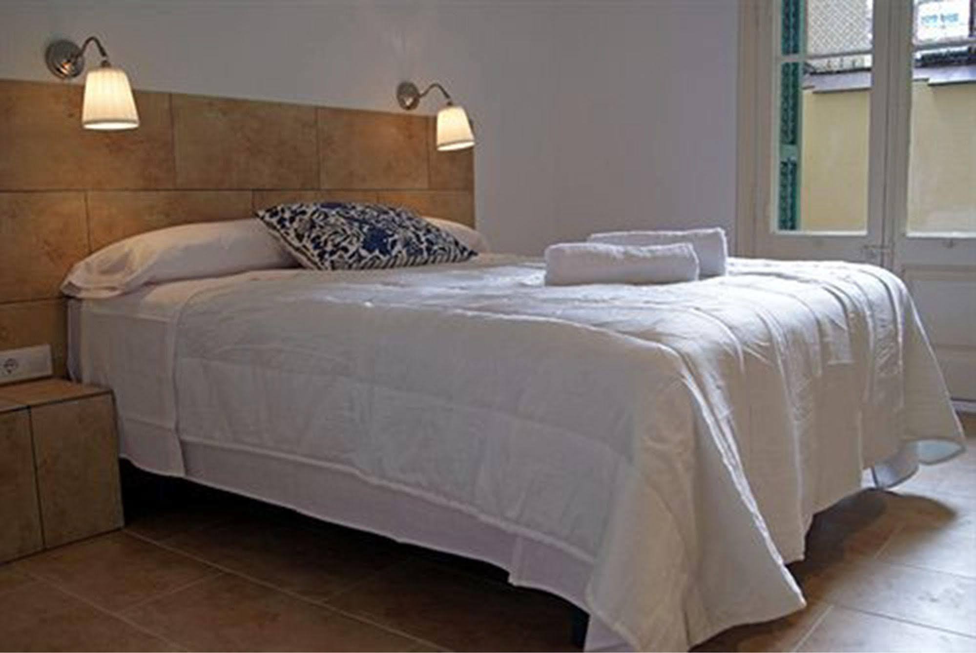Hostal Martinval Barcelona Exterior photo