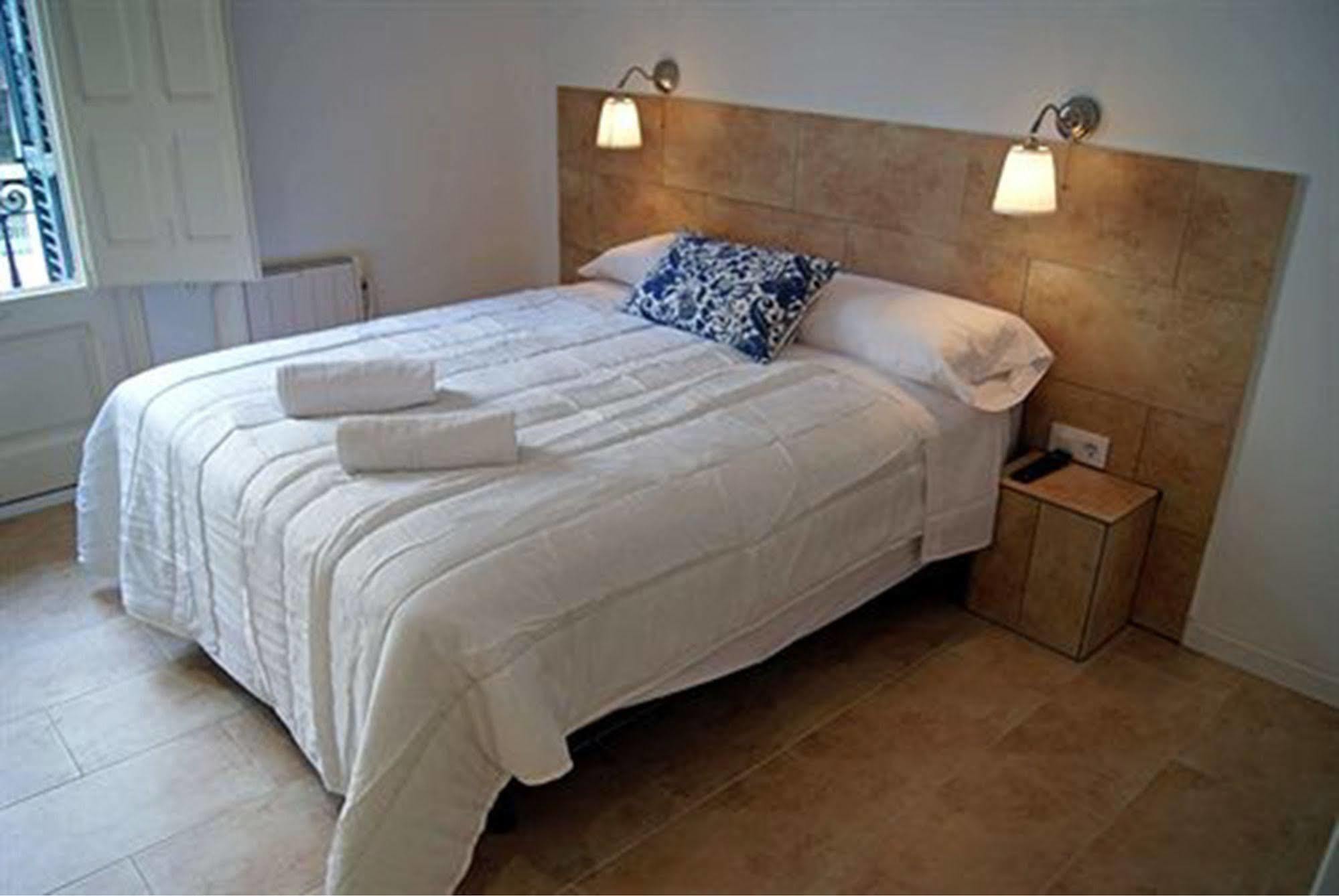 Hostal Martinval Barcelona Exterior photo