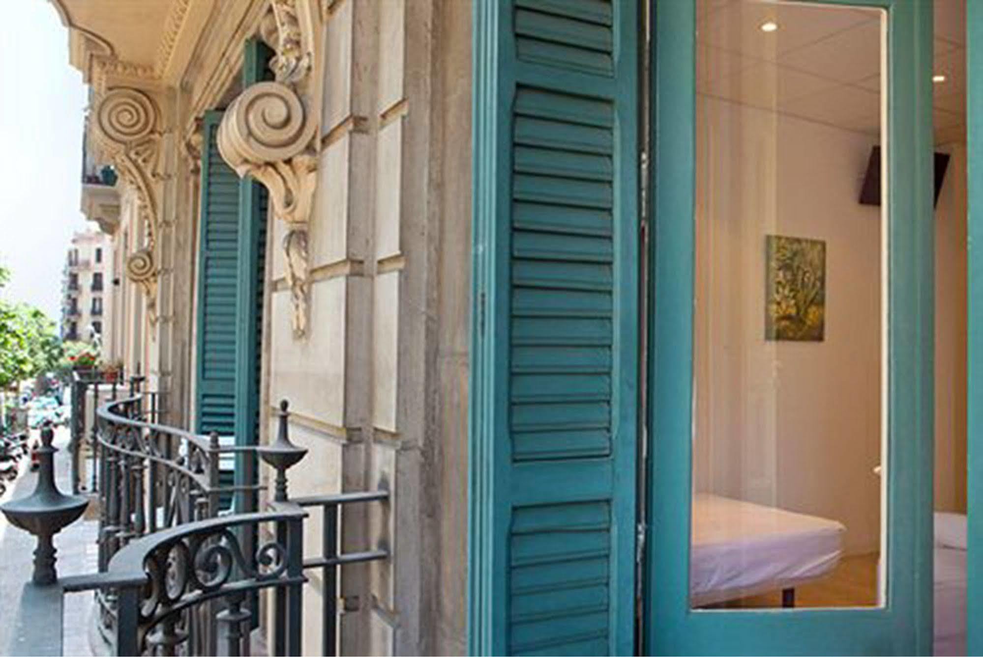 Hostal Martinval Barcelona Exterior photo