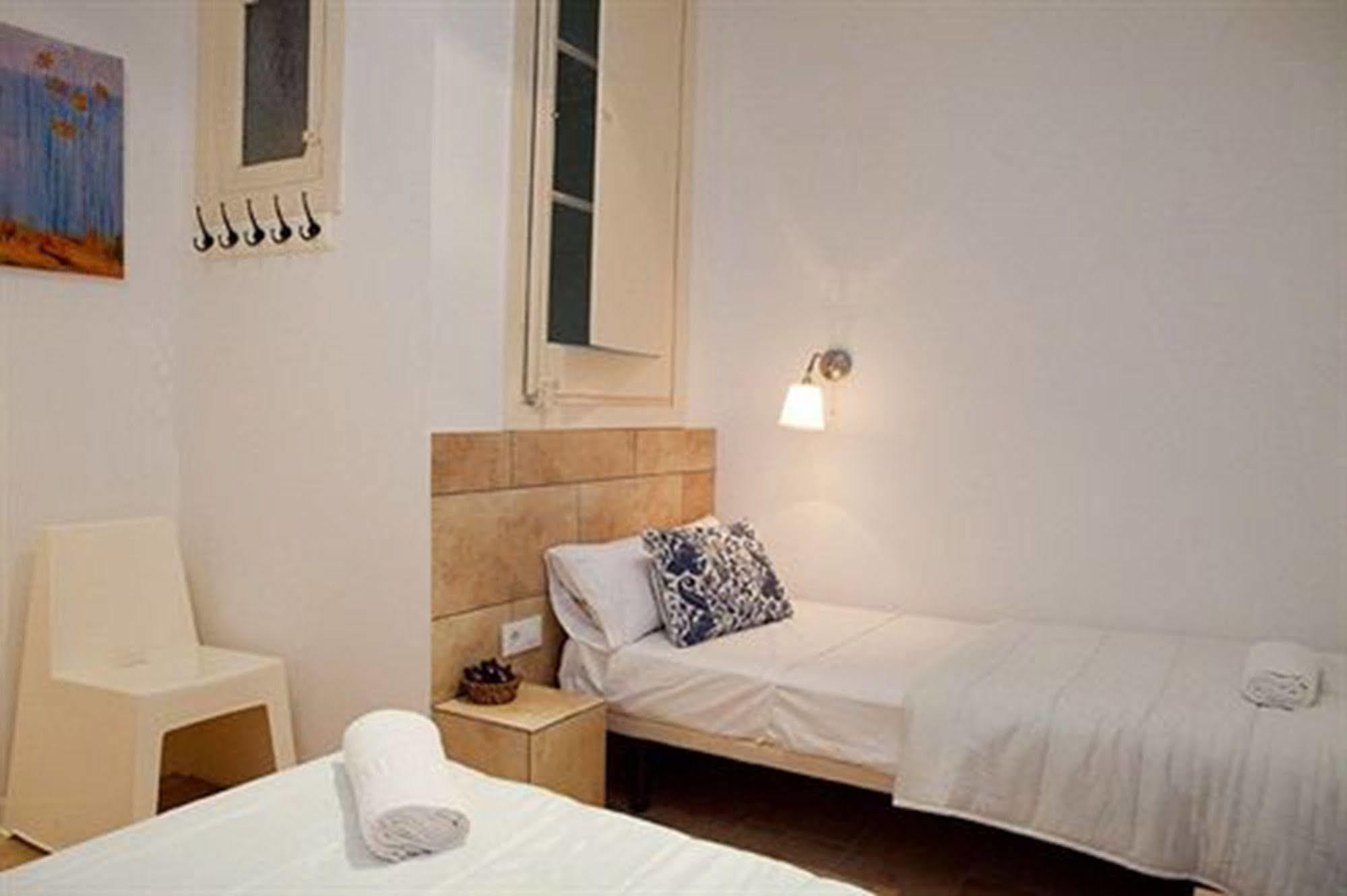 Hostal Martinval Barcelona Exterior photo