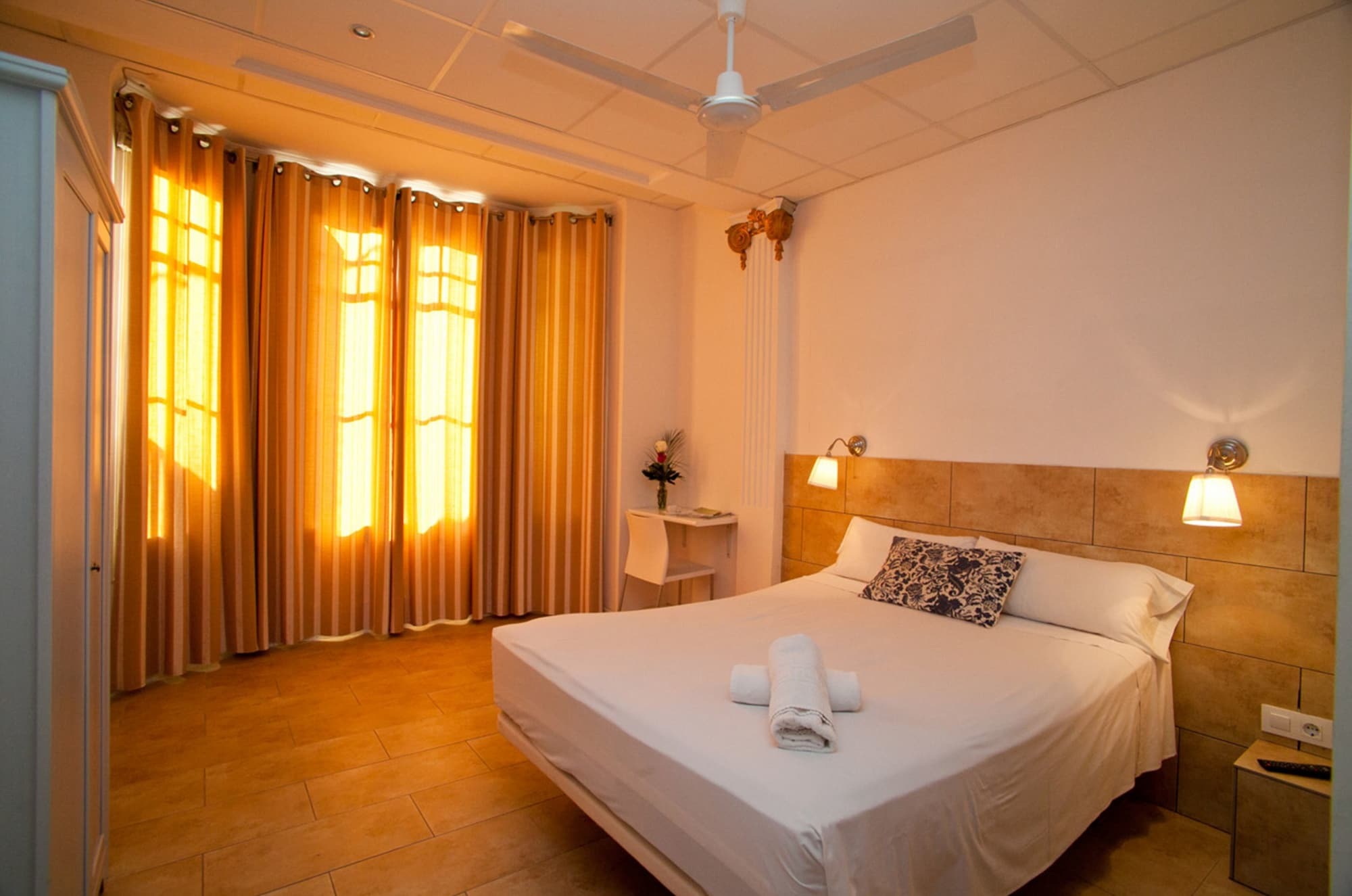 Hostal Martinval Barcelona Exterior photo